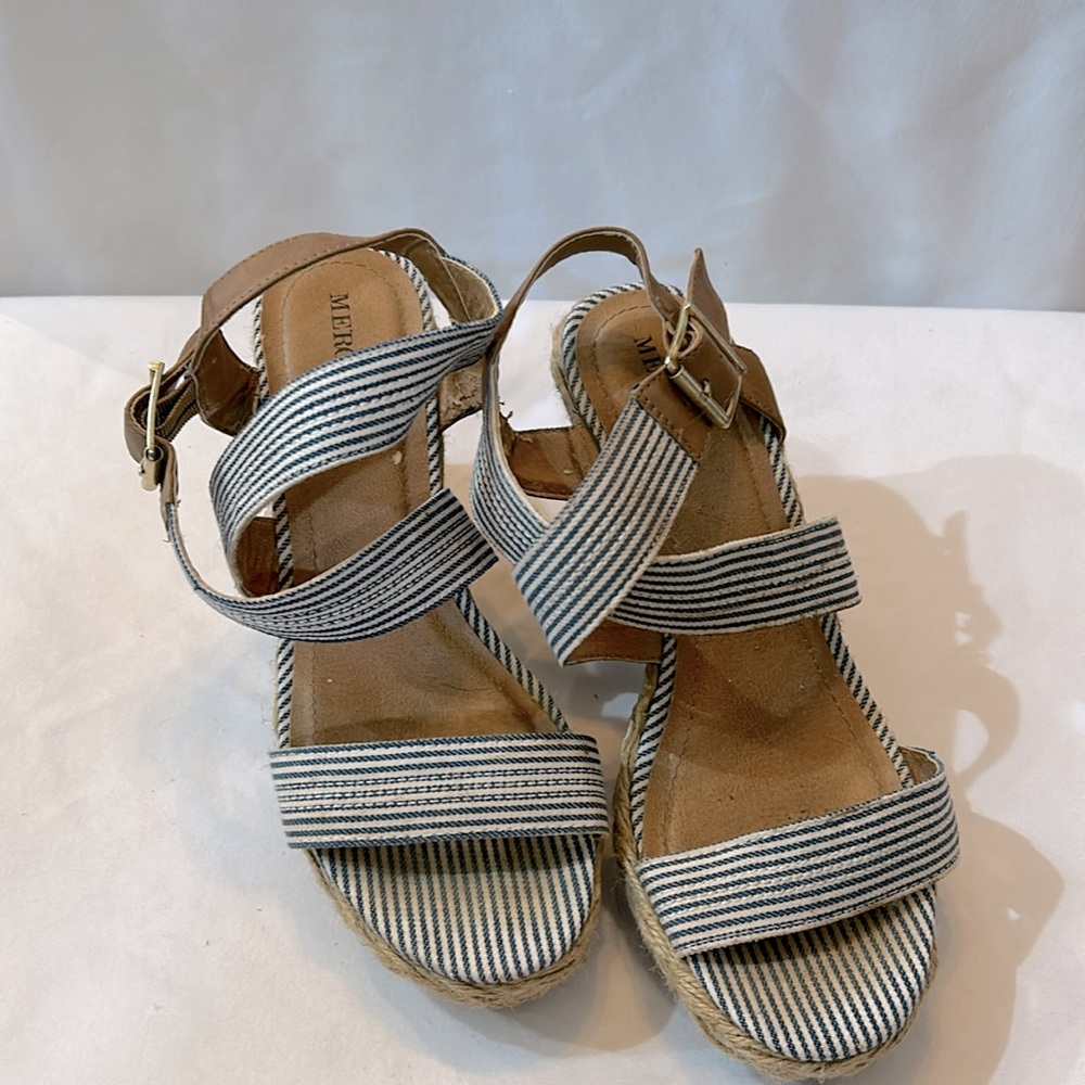 Blue stripe wedge